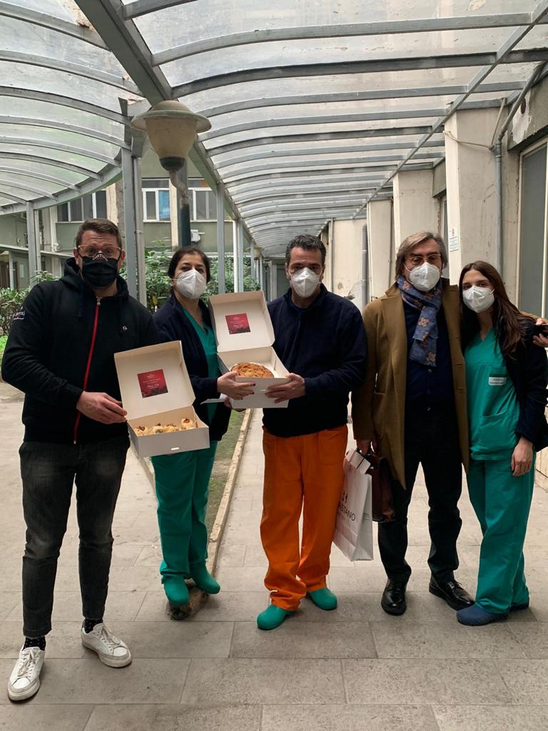 Chef Valentino Buonincontri omaggia i medici dell'ospedale di Nola con i piatti tipici della tradizione