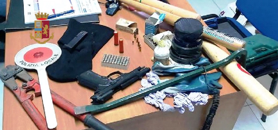 San Vitaliano,  ordigno esplosivo in garage: arrestato 47enne