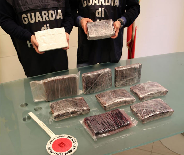 Operazione Buenaventura: sgominate tre organizzazioni di narcotrafficanti napoletane: 20 arresti.