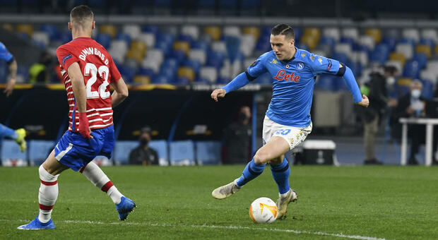 Il Napoli vince 2-1 ma non basta: azzurri eliminati dall'Europa League