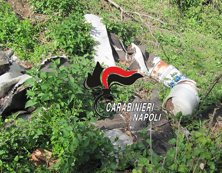 70 metri cubi di rifiuti in un terreno: sequestrata l'area e denunciato il proprietario