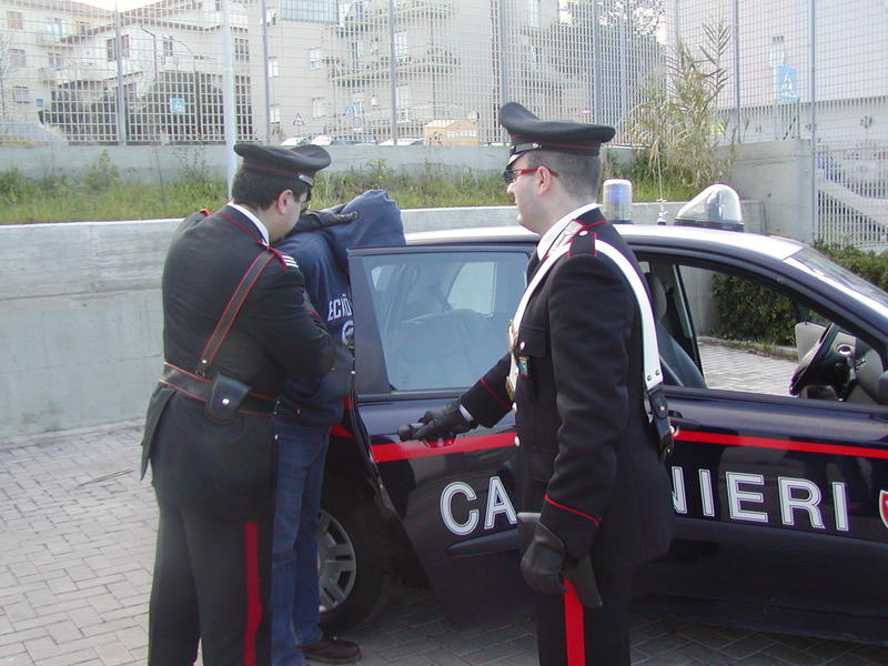 Cicciano,  litiga con la madre e poi minaccia e colpisce i carabinieri: 24enne in manette