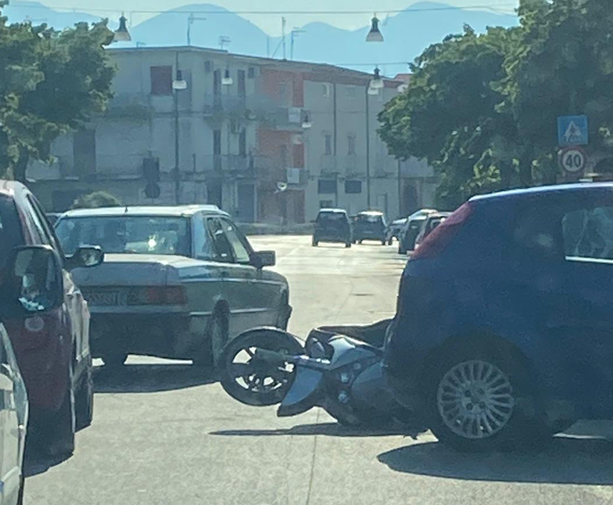 Marigliano, impatto tra   uno scooter e un'auto su corso Umberto I