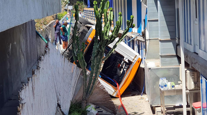 Tragedia a Capri: colto da infarto autista minibus.