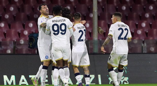Il Napoli vince il derby campano: un gol di Zielinski stende la Salernitana