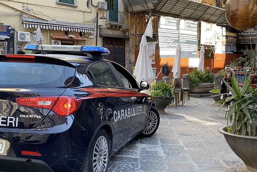 Controlli movida, investono con lo scooter un 17enne e i carabinieri: due arresti.