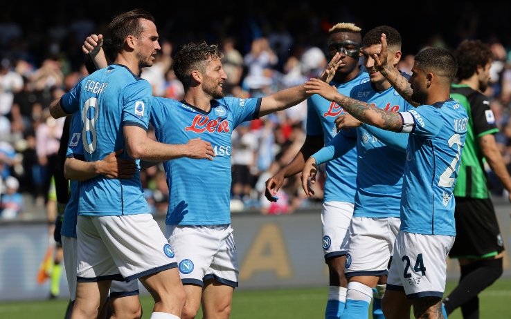 Il Napoli dilaga contro il Sassuolo, ma il Maradona non gioisce