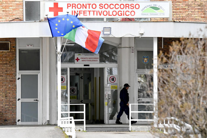 I positivi di oggi in Campania sono 4.112 su 21.183 test. 3 deceduti