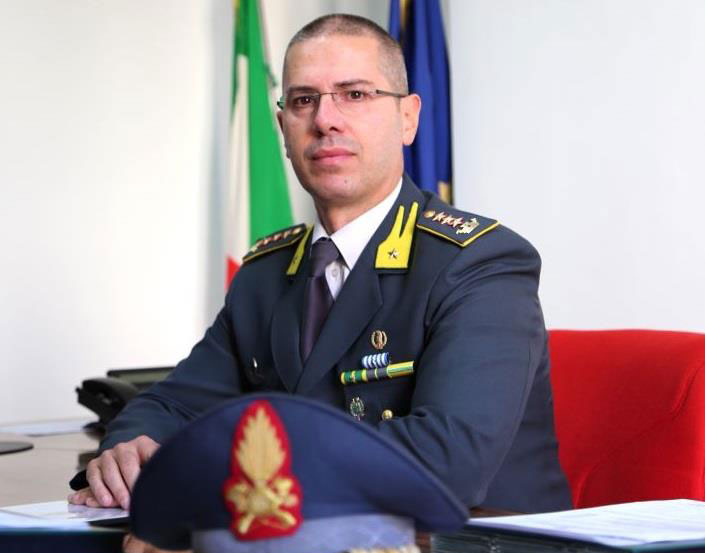 Il generale di brigata Domenico Napolitano cede il comando al colonnello t.st Paolo Consiglio