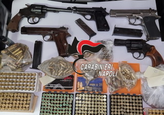 Palma Campania, armi e munizioni in casa: arrestato 28enne