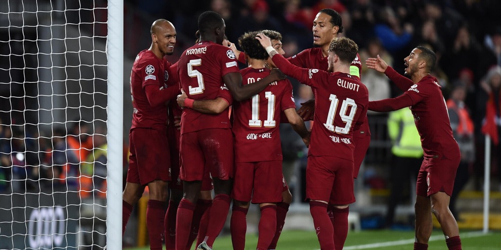 Sconfitta indolore: il Liverpool vince 2-0 ma il Napoli conquista il primo posto