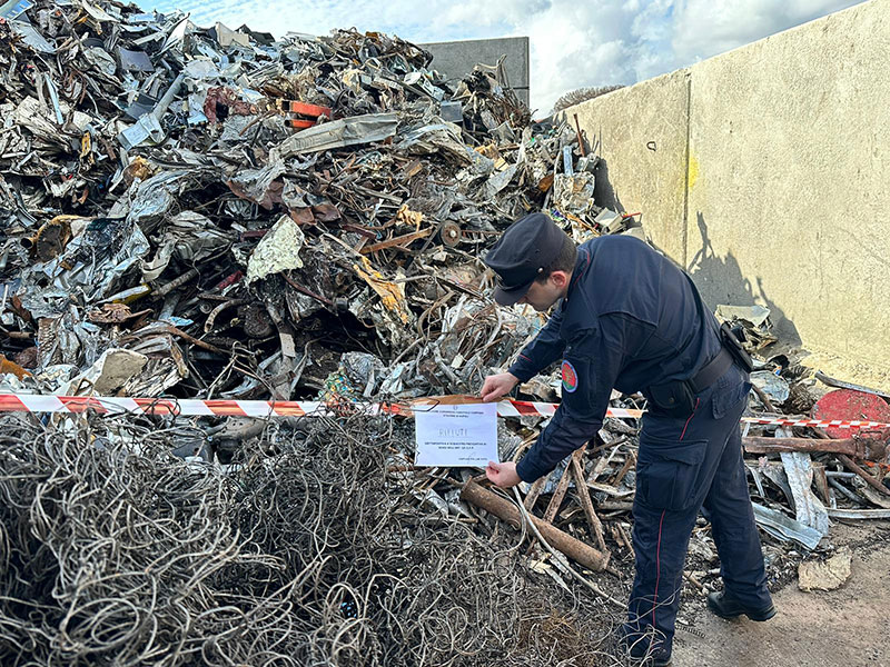 Vesuviano, sequestro di circa 70 tonnellate di rifiuti pericolosi e non pericolosi: denunciato 30enne