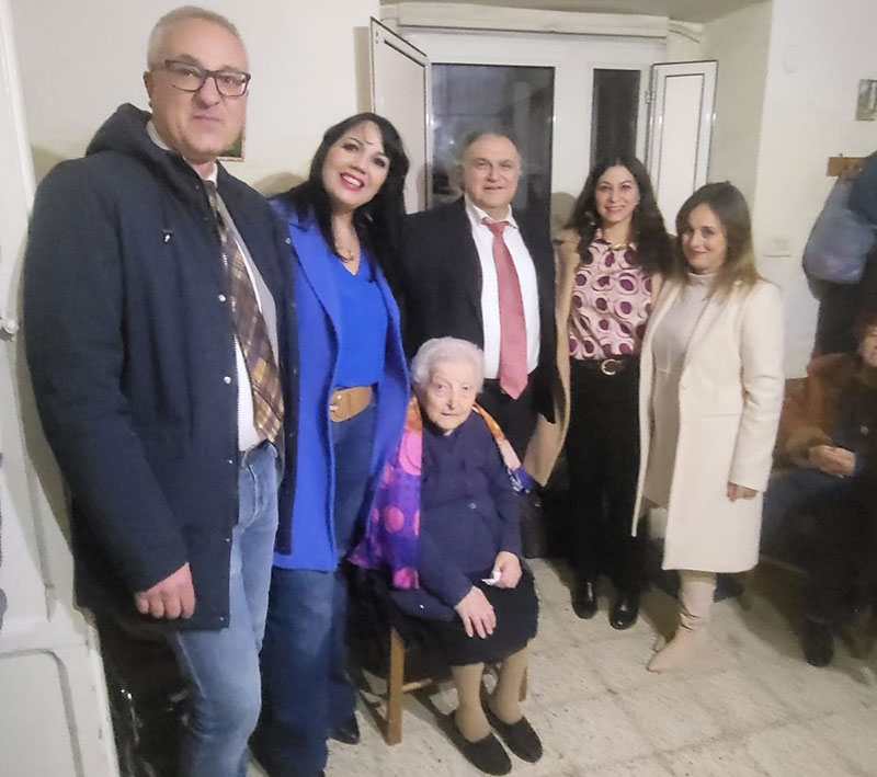 Acerra, nonna Luisella compie 100 anni: gli auguri dell'amministrazione comunale