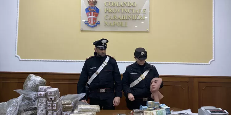 Trovati 161mila euro, armi e 26 chili tra cocaina, hashish e marijuana: 4 arrestati