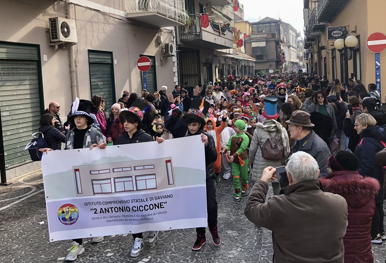 Saviano, prima sfilata carnevalesca scolastica per le strade cittadine