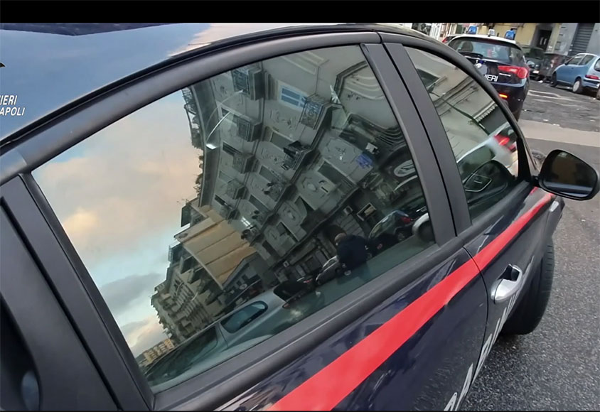 Incendia auto dello zio per 10 euro: in manette 35enne
