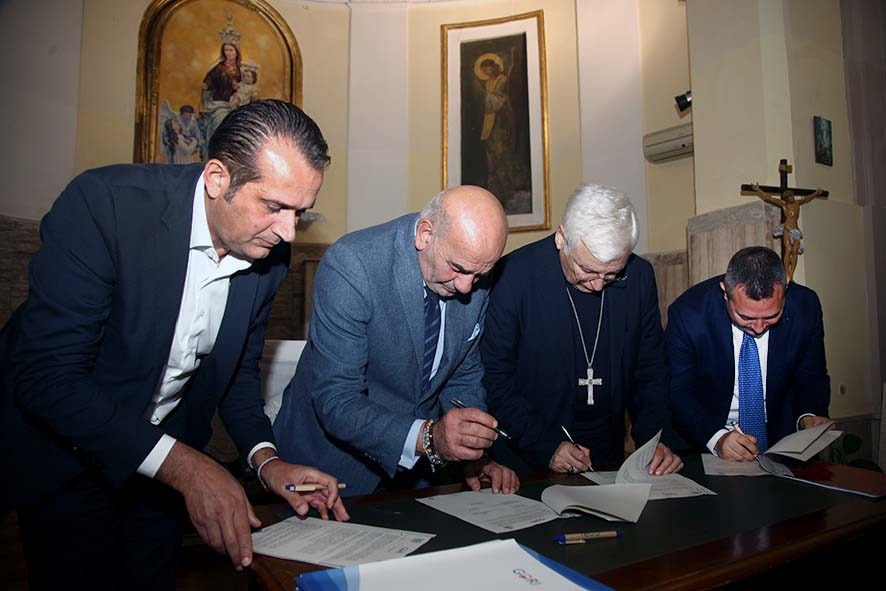 Pomigliano, firmata la convenzione tra Ente Idrico Campano, Gori e Diocesi di Nola