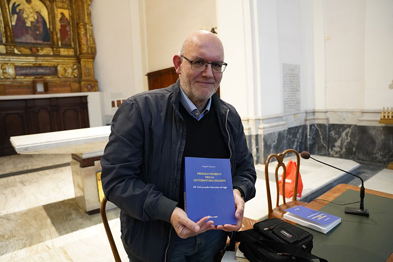 Marigliano, presentazione del libro Profilo Storico Della Letteratura Italiana del prof. Angelo Porcaro