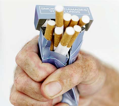 Fumare aumenta le probabilita' di demenza e di  Alzheimer