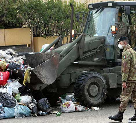 Marigliano, emergenza rifiuti: arriva l'Esercito