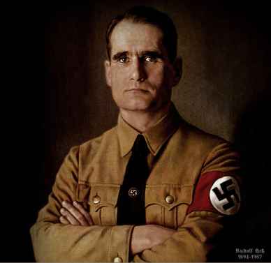 Riesumato il cadavere del gerarca nazista Rudolf Hess vice di Hitler