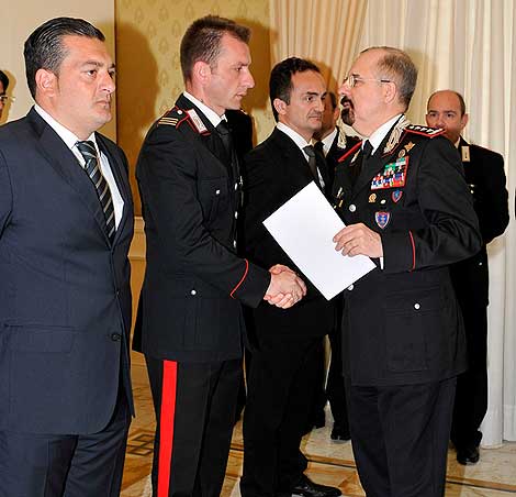 Il Generale Maurizio Gualdi premia i militari distintisi in servizio