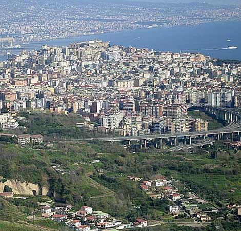 Napoli: fallimentare la politica dei parcheggi pubblici