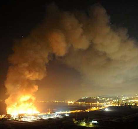 Napoli, incendio distrugge La Città della Scienza