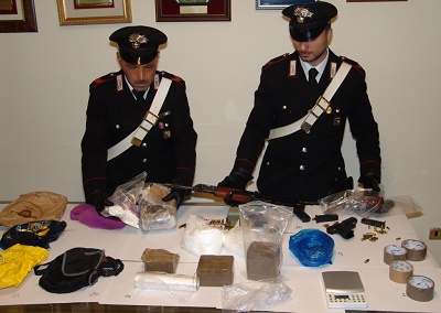San Vitaliano, nascondeva armi e droga nel bagagliaio: arrestato dai Carabinieri