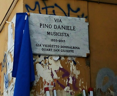 Napoli, ecco via Pino Daniele: nei vicoli risuona la sua musica