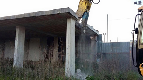 Casalnuovo:  lotta all'abusivismo edilizio, ruspe in azione per gli abbattimenti