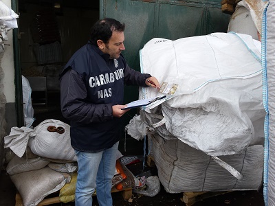 Napoli, 100kg di riso in pessimo stato di conservazione: intervento dei Nas