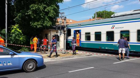 Tragedia ad Acerra, 48enne investito dal treno diretto a Cancello