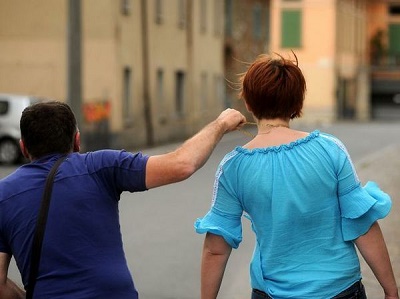 Napoli, scippa catenina a turista: arrestato 50enne