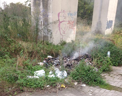 San Vitaliano, incivili in stazione: appiccato rogo di rifiuti