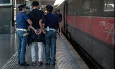 Furto in stazione, 30enne arrestato a Piazza Garibaldi