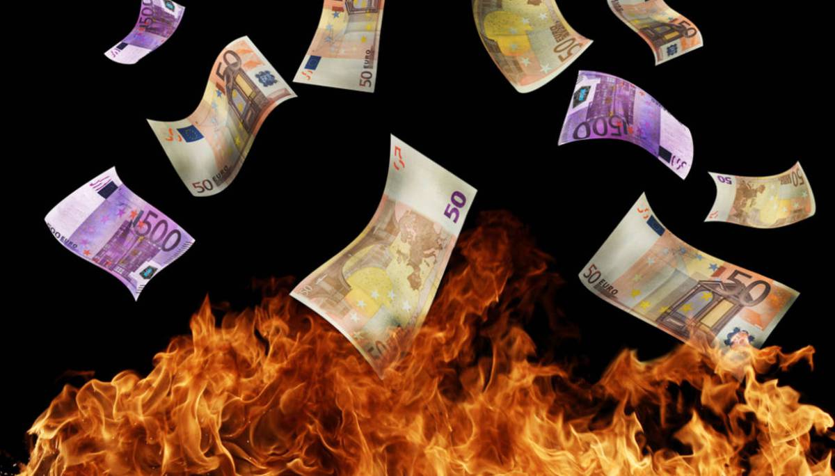 Banche , da 100 euro a 40 centesimi : investimenti bruciati e crisi degli istituti. Ecco le eccezioni