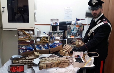 Botti illegali, maxi sequestro nel vesuviano: scovati oltre 1400 ordigni